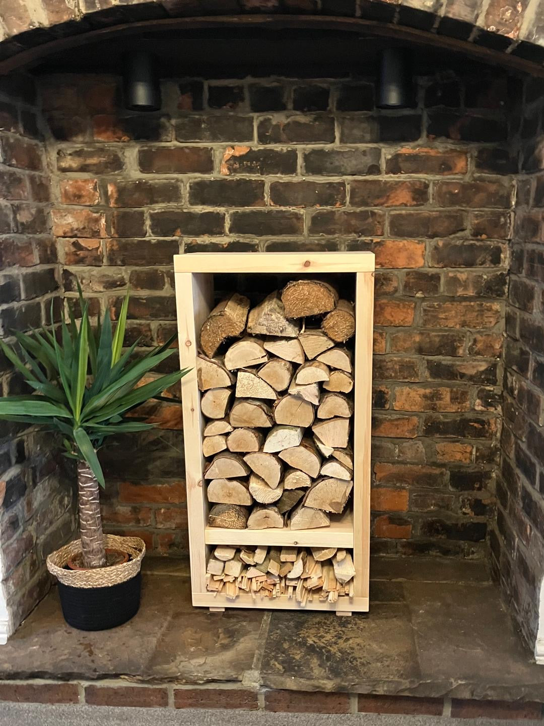 Indoor log store