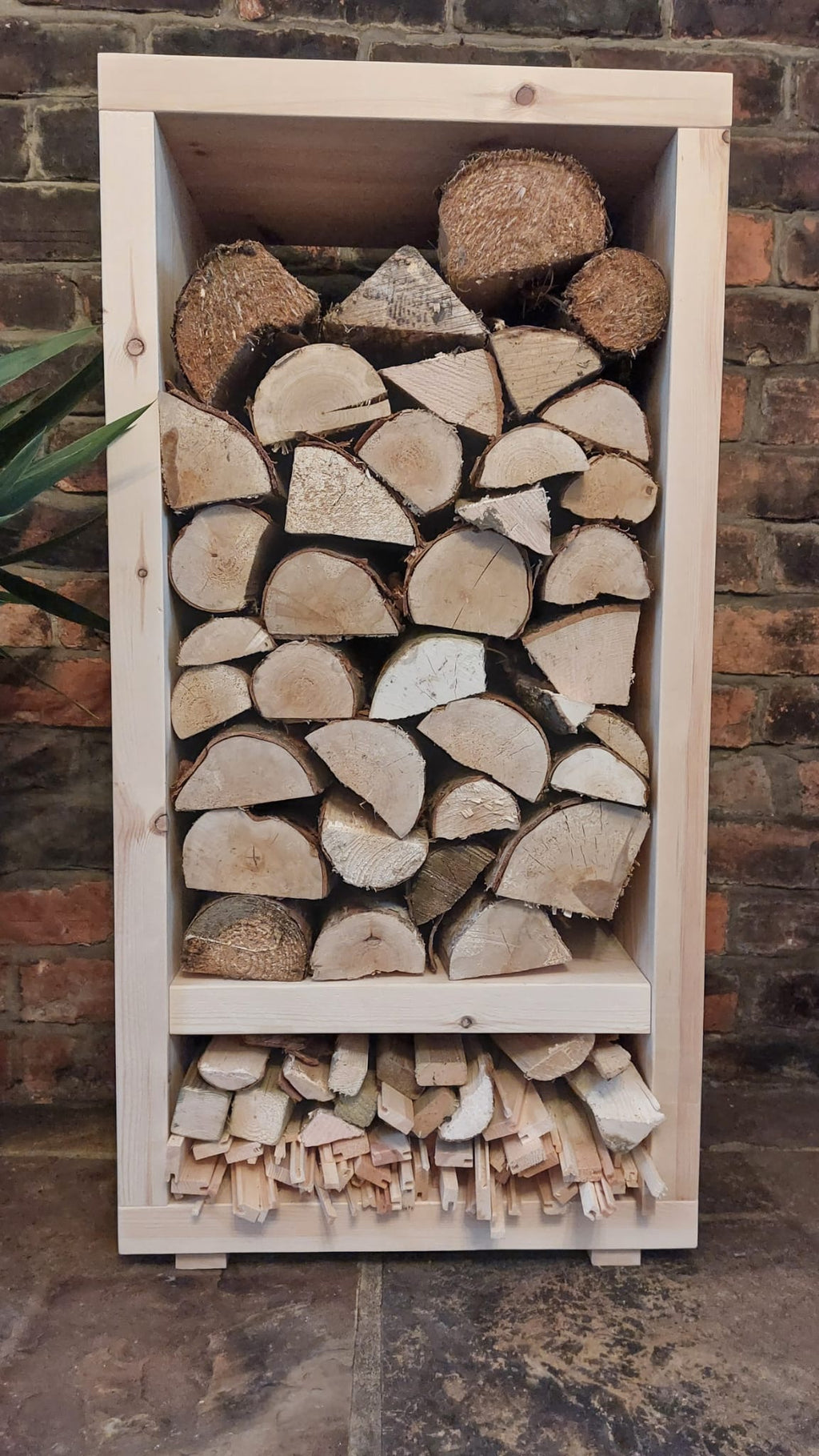 Indoor log store